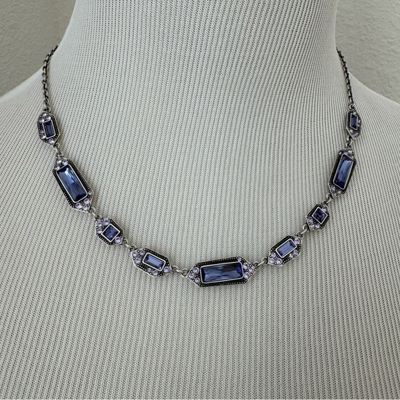 Stunning Swarovski crystal necklace in gorgeous purple! Like new! - Picture 2 of 12